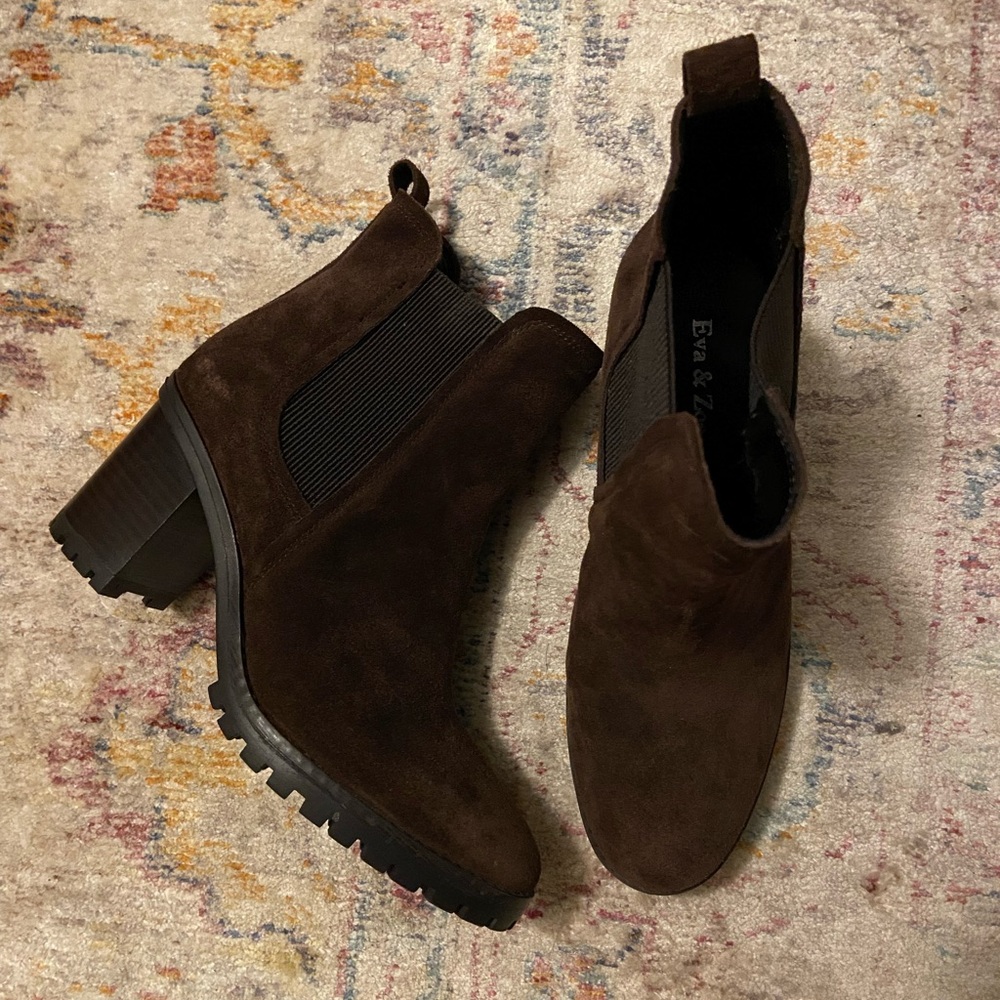 Eva & Zoe Chocolate Suede Ankle Boots Size 11